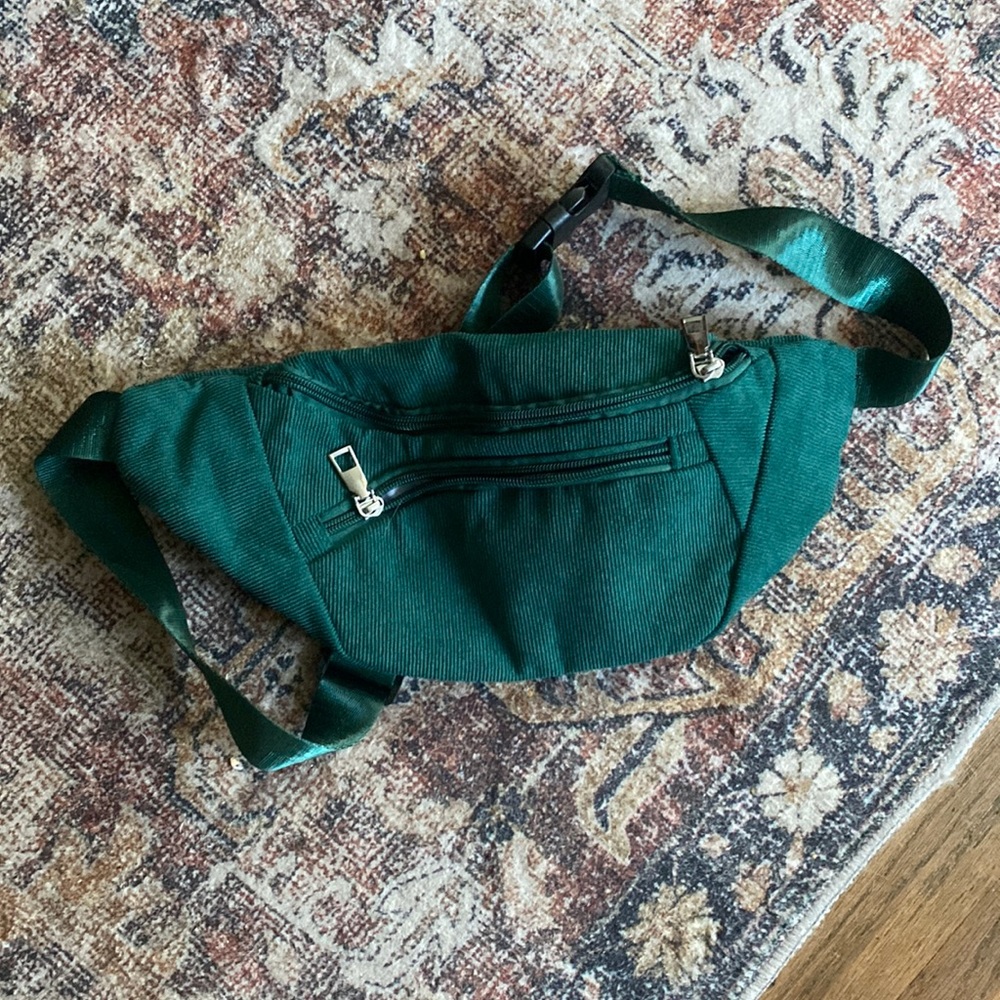 Green corduroy Fanny pack